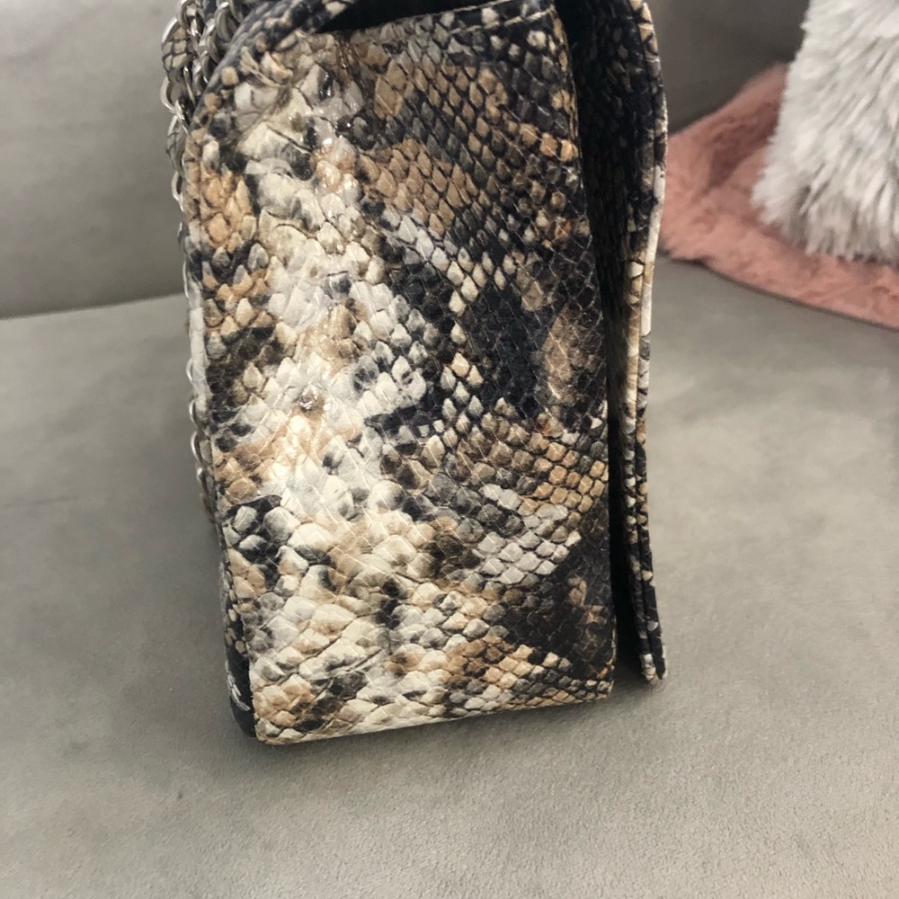 💋Valentino💋 Python medium crossbody bag. - Picture 4 of 8